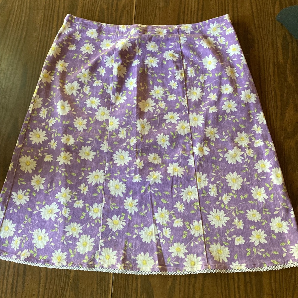 Sz 12 Christopher and Banks a line plum colored skirt with daisies. Stretch.